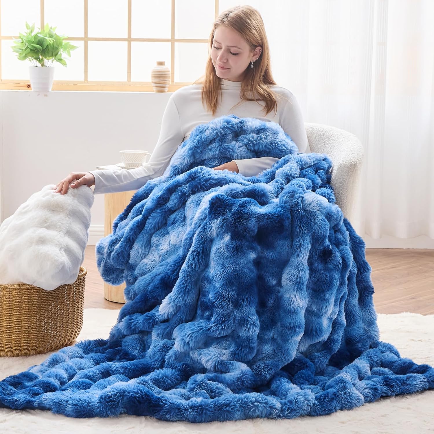NEWCOSPLAY Faux Fur Throw Blanket Indigo Luxury Fluffy Thick Warm Bubble Blanket for Couch Sofa Bed