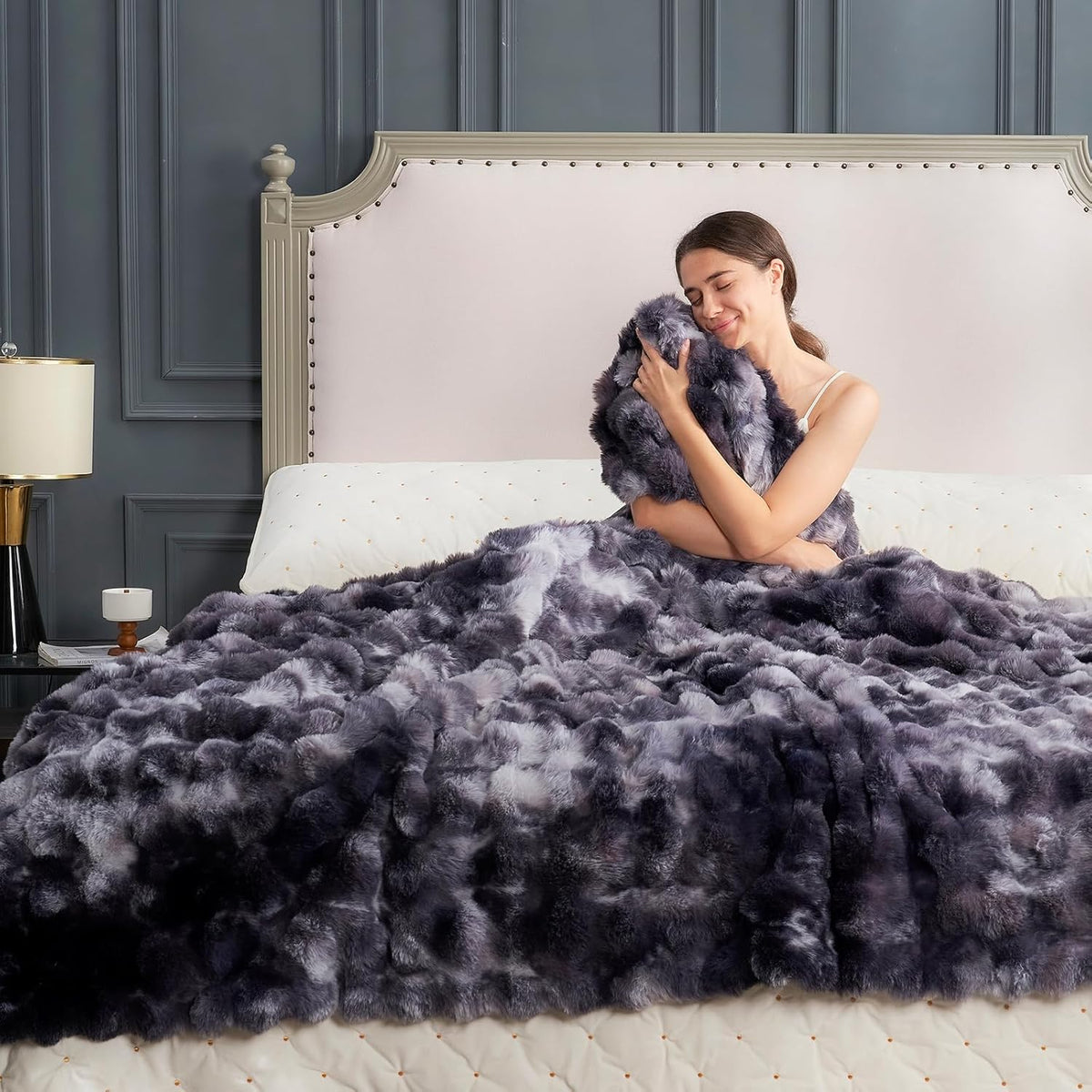 Cozy Bliss Faux Fur Throw Blanket for Couch, Fuzzy Soft Plush Thick Bubble Blanket for Sofa Bedroom