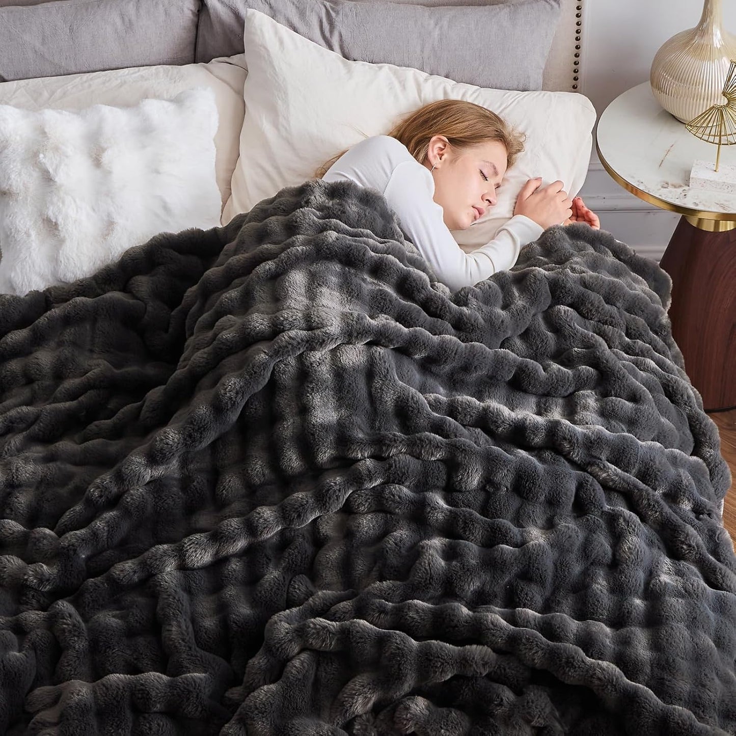 NEWCOSPLAY Faux Fur Throw Blanket Grey Bubble Blanket Thick Warm Soft for Couch Sofa Bed 550GSM