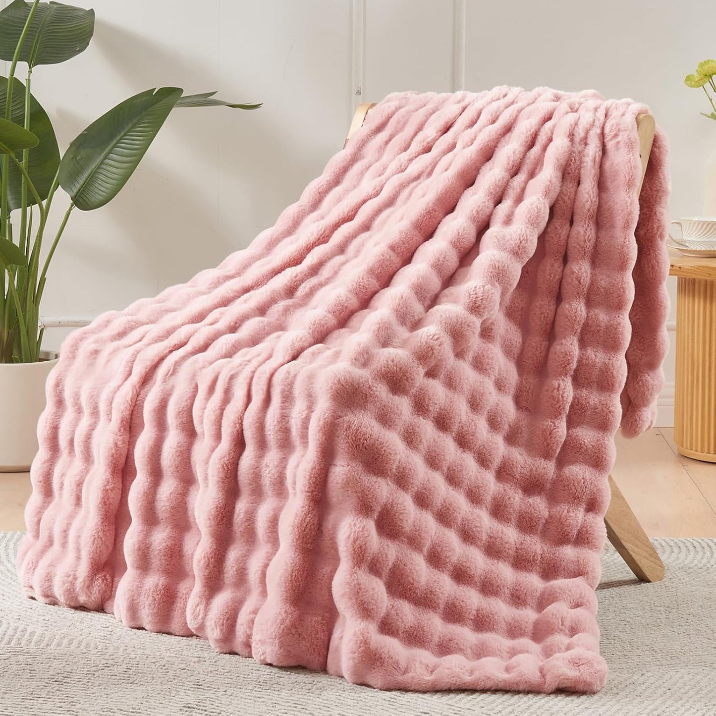 NEWCOSPLAY Faux Fur Throw Blanket Pink Bubble Blanket Thick Warm Soft for Couch Sofa Bed 550GSM