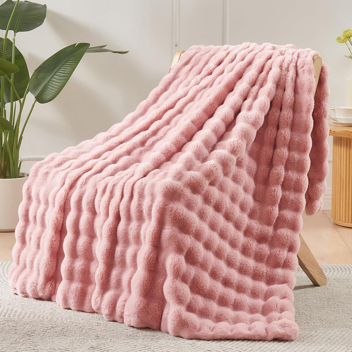 NEWCOSPLAY Faux Fur Throw Blanket Pink Bubble Blanket Thick Warm Soft for Couch Sofa Bed 550GSM