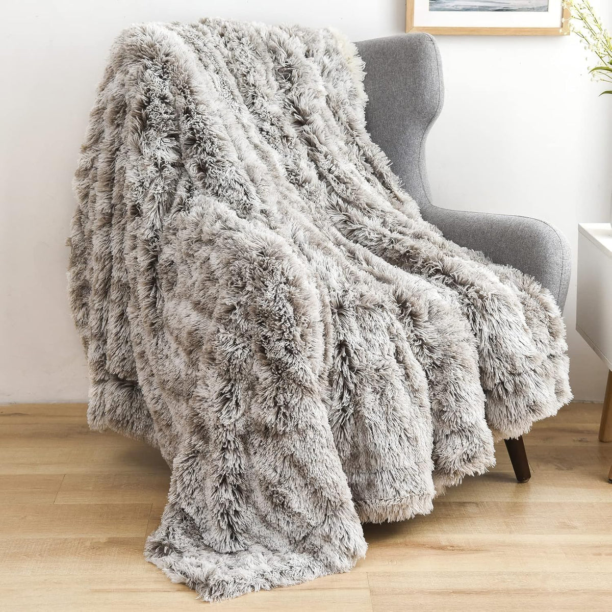 GONAAP Fuzzy Faux Fur Throw Blanket Twin Size Frosty Grey Super Soft Cozy Plush Fuzzy Shaggy
