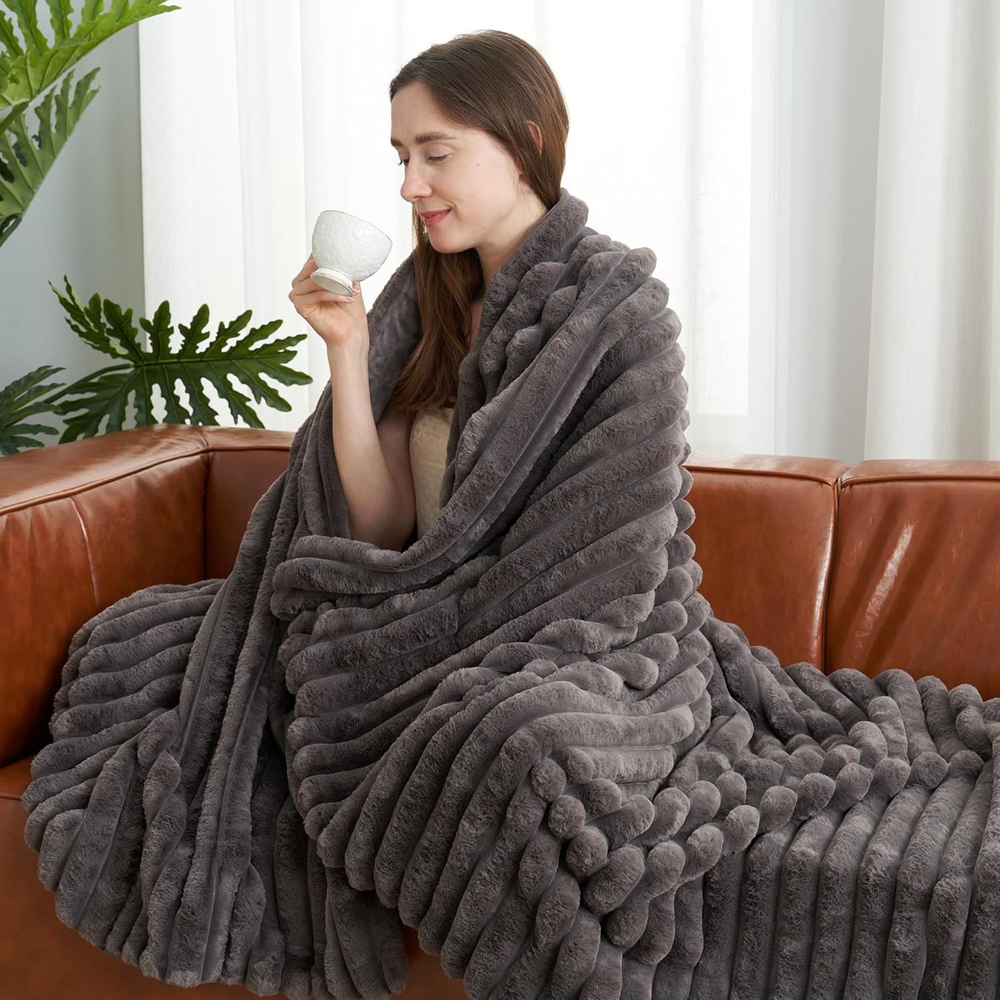 Amélie Home Faux Fur Throw Blanket for Couch, Cozy Fuzzy Fluffy Fur Luxurious Soft Striped Plush