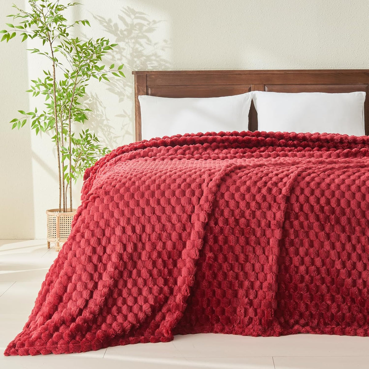 NEWCOSPLAY Super Soft King Blanket Red Premium Silky Flannel Fleece 3D Clouds Stylish Jacquard