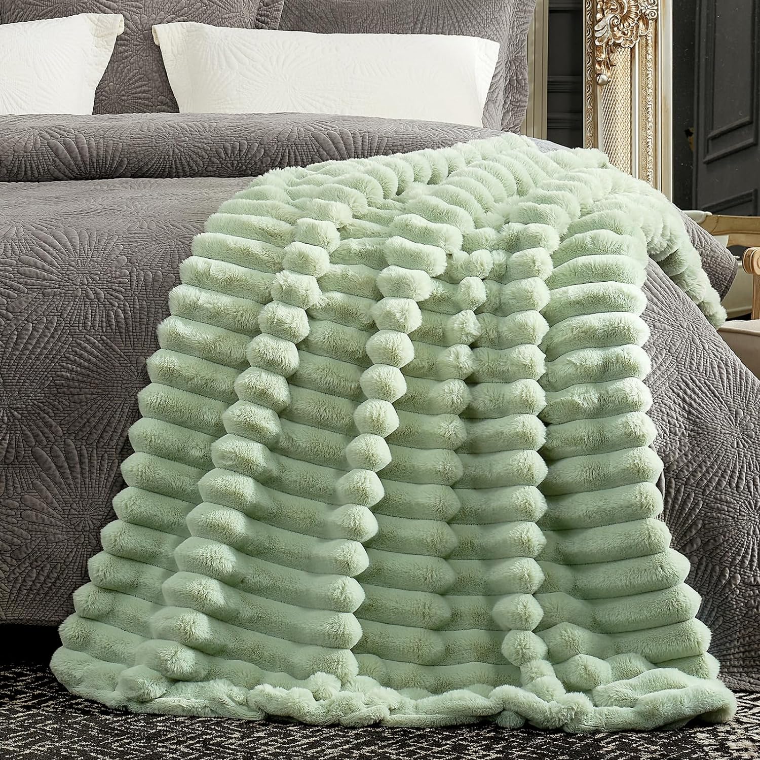 Cozy Bliss Faux Fur Throw Blanket for Couch, Cozy Warm Plush Striped Blanket for Sofa Bedroom