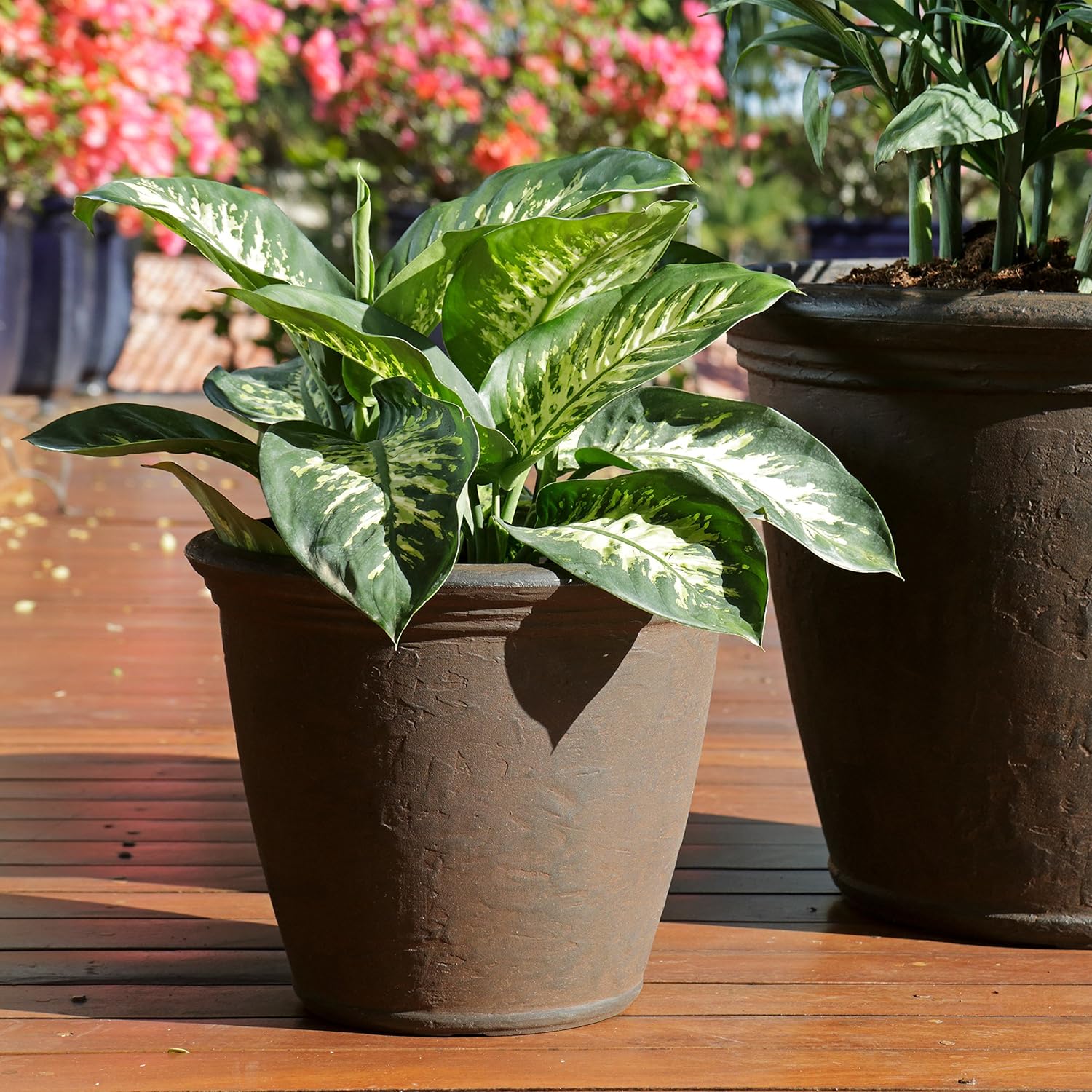 Sunnydaze 15.25-Inch Anjelica Large Plastic Pot for Plants - Outdoor Polyresin Round Planter with