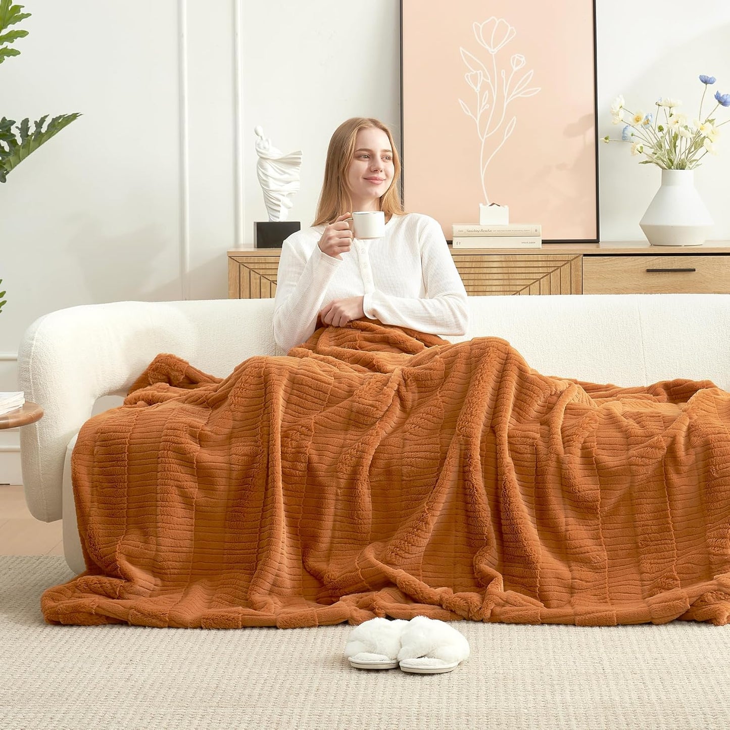 Amélie Home Luxury Striped Faux Fur Throw Blanket for Couch, Embossed Split Fur Cozy Fuzzy Fluffy