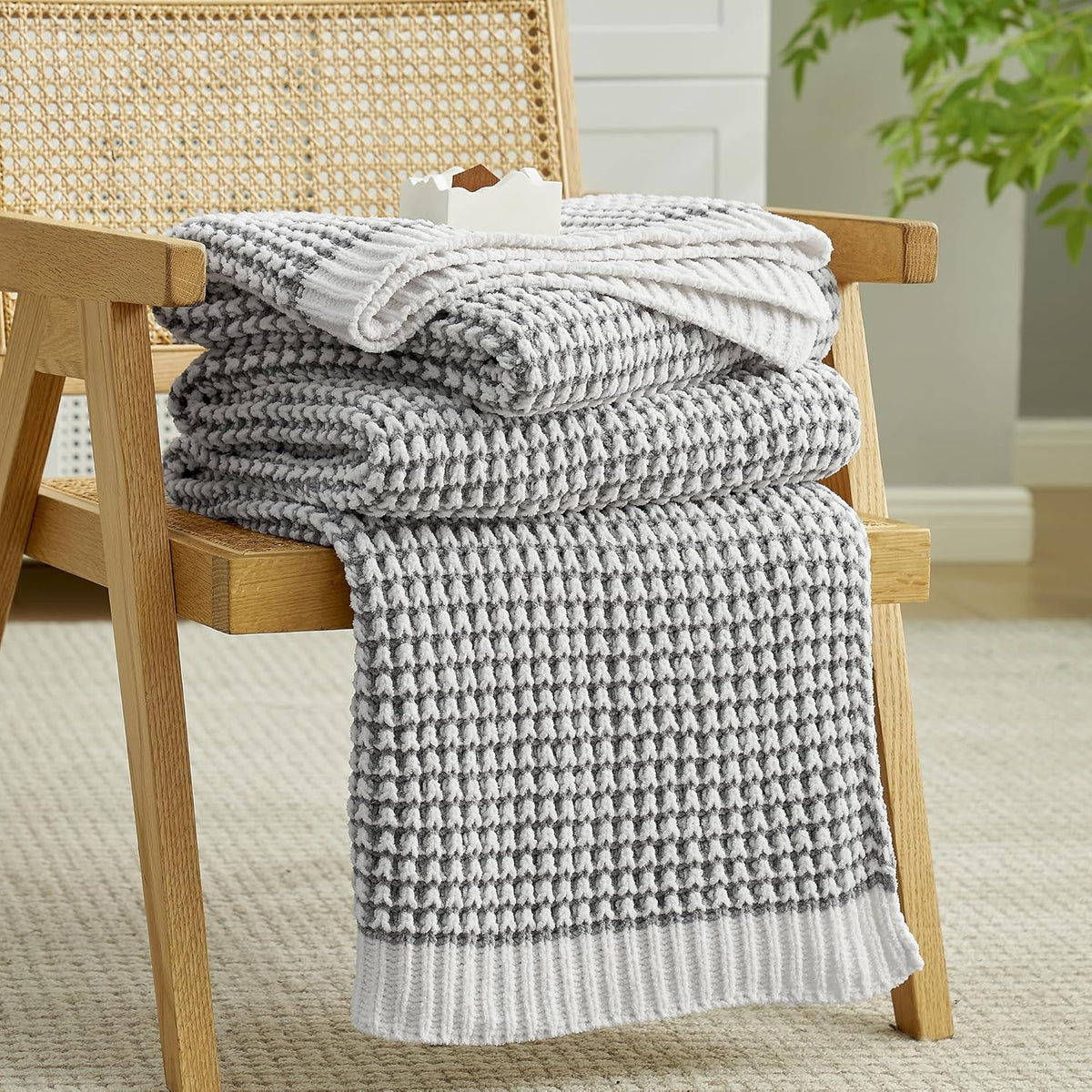 Amélie Home Chenille Waffle Throw Blanket for Couch, Reversible Pineapple Stitch Knit Soft Cozy