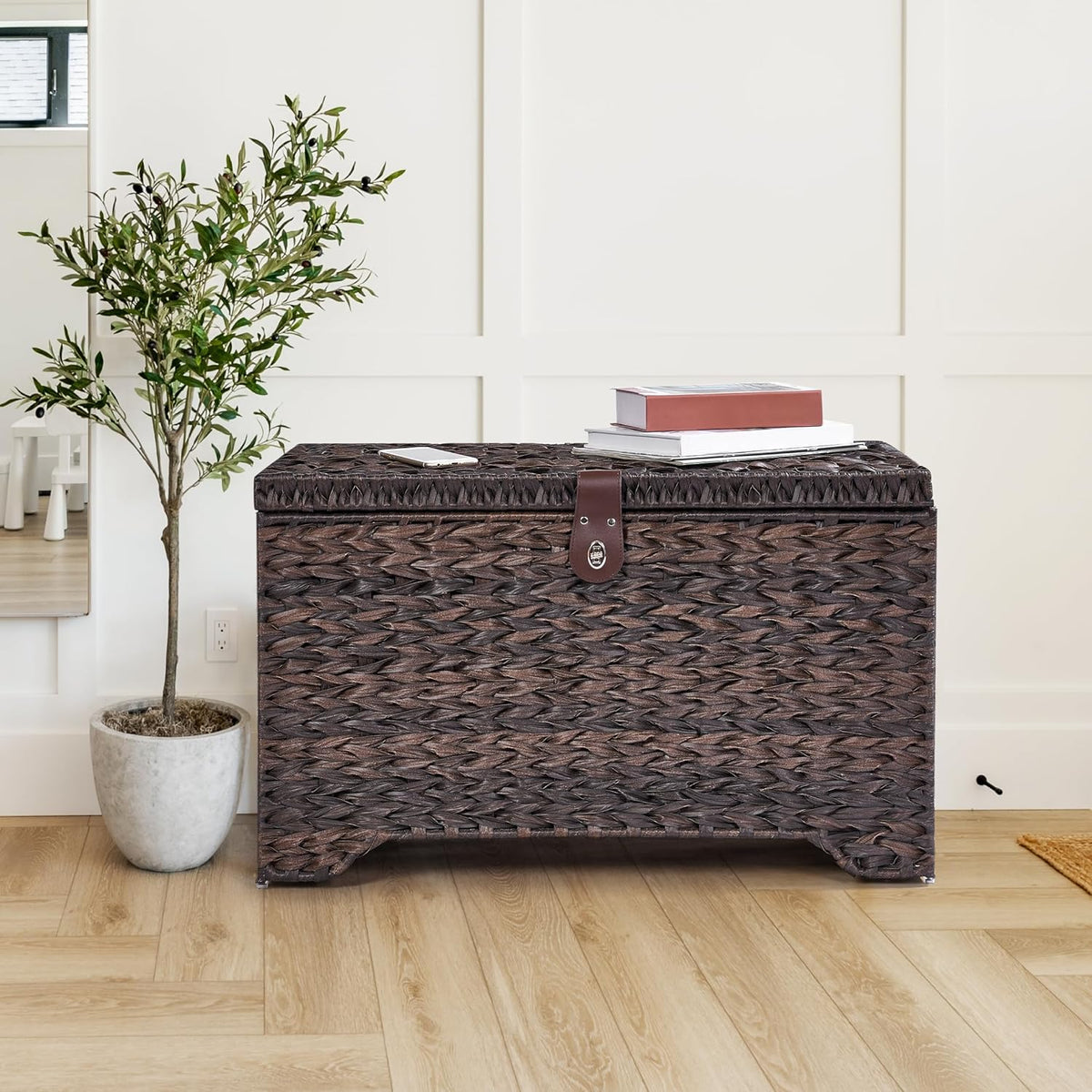 Handwoven Storage Basket with Lid, 165L Plastic Rattan Storage Bin, Leather Buckle & Metal Frame