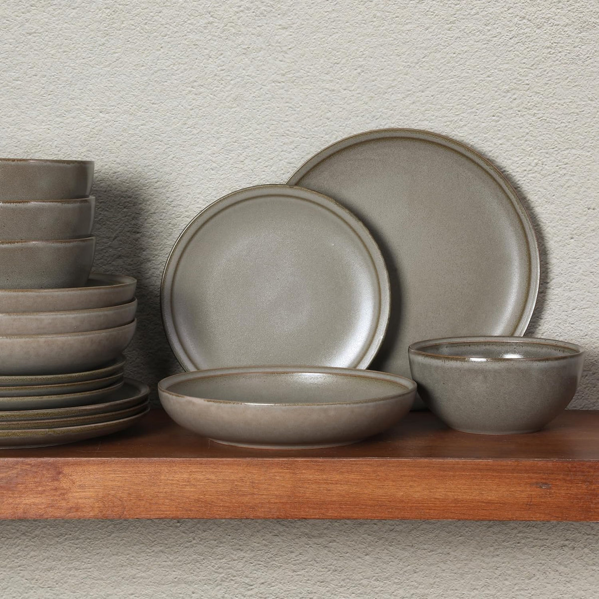 Gibson Elite Beckett Stoneware Matte Reactive Glaze 16 Piece (Service for 4) Plates and Bowls