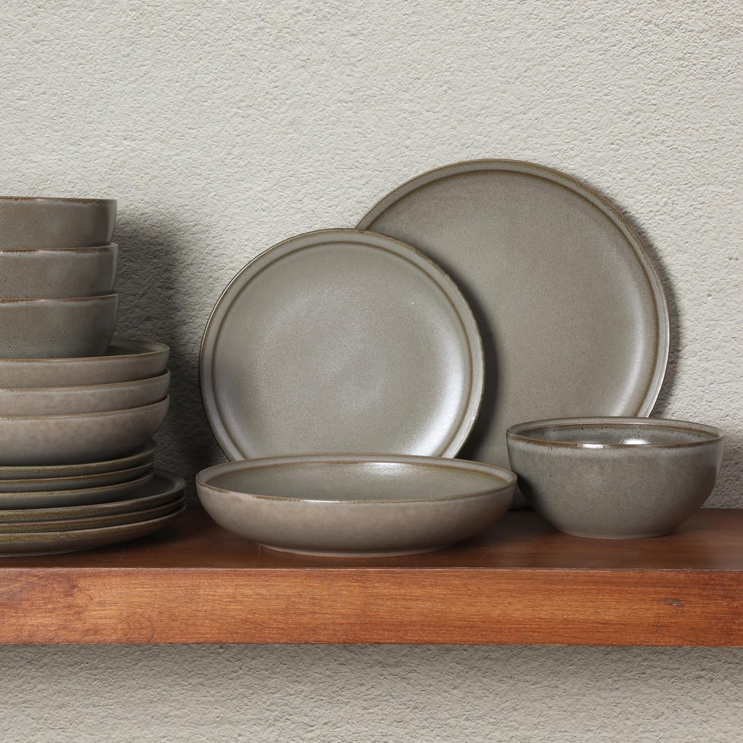 Gibson Elite Beckett Stoneware Matte Reactive Glaze 16 Piece (Service for 4) Plates and Bowls