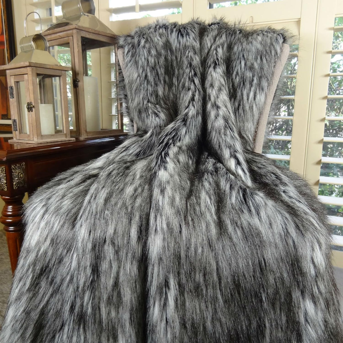 Exotic Siberian Husky Faux Faur Throw Blanket - Gray White Black Husky Fur - Gray Faux Fur Throw