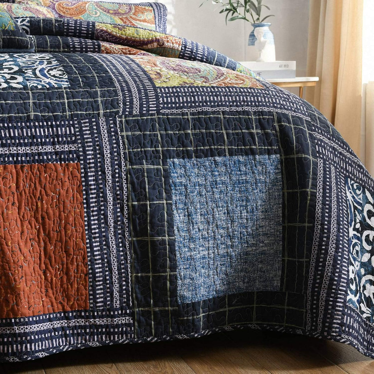 NEWLAKE Cotton Patchwork Bedspread, 3-Piece Bedding Quilt Set with Real Stitched Embroidery
