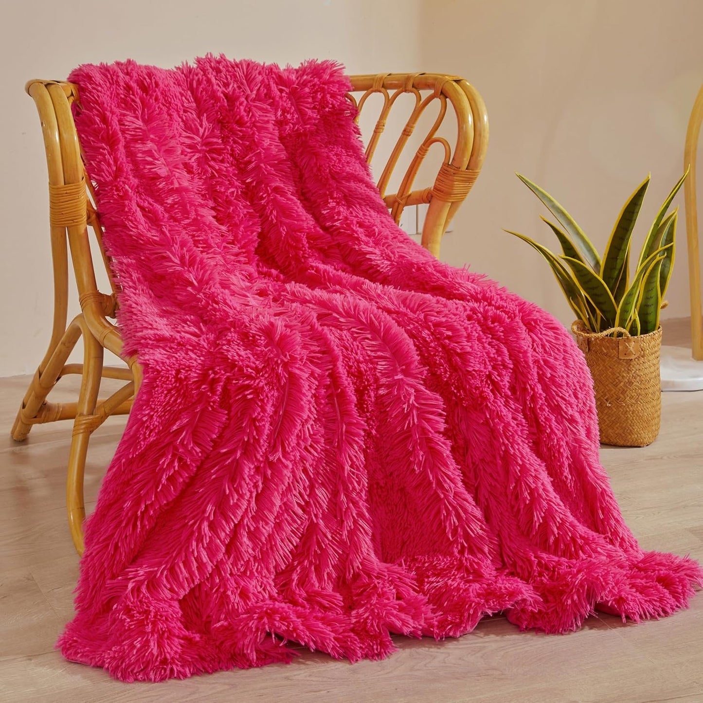 XeGe Luxury Faux Fur Blanket, Hot Pink Soft Big Fluffy Throw, Shaggy Plush Decorative Couch Throw