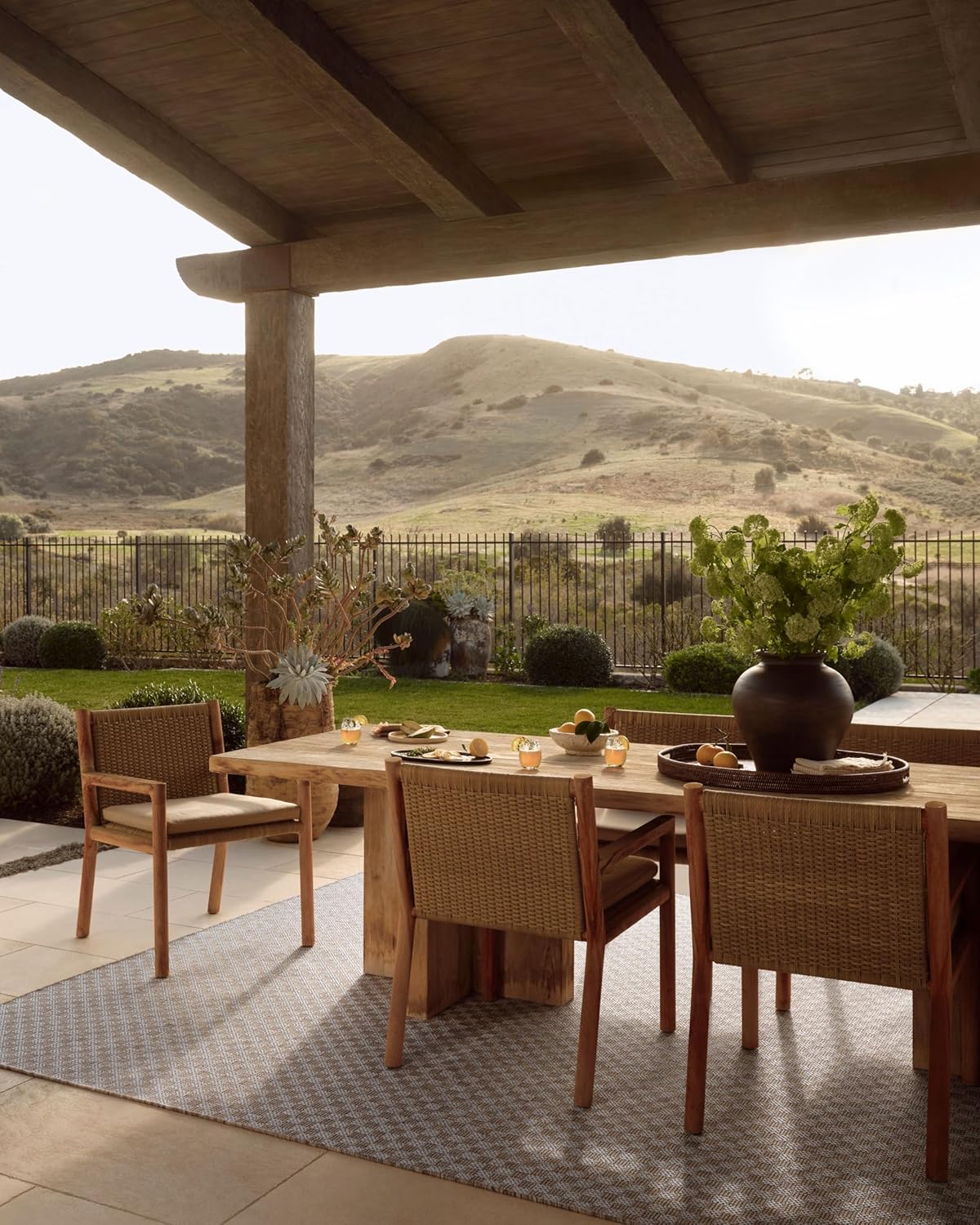 Loloi Amber Lewis Topanga Collection TOP-02 Natural/Silver 5'-3" x 7'-6" Indoor/Outdoor Area Rug