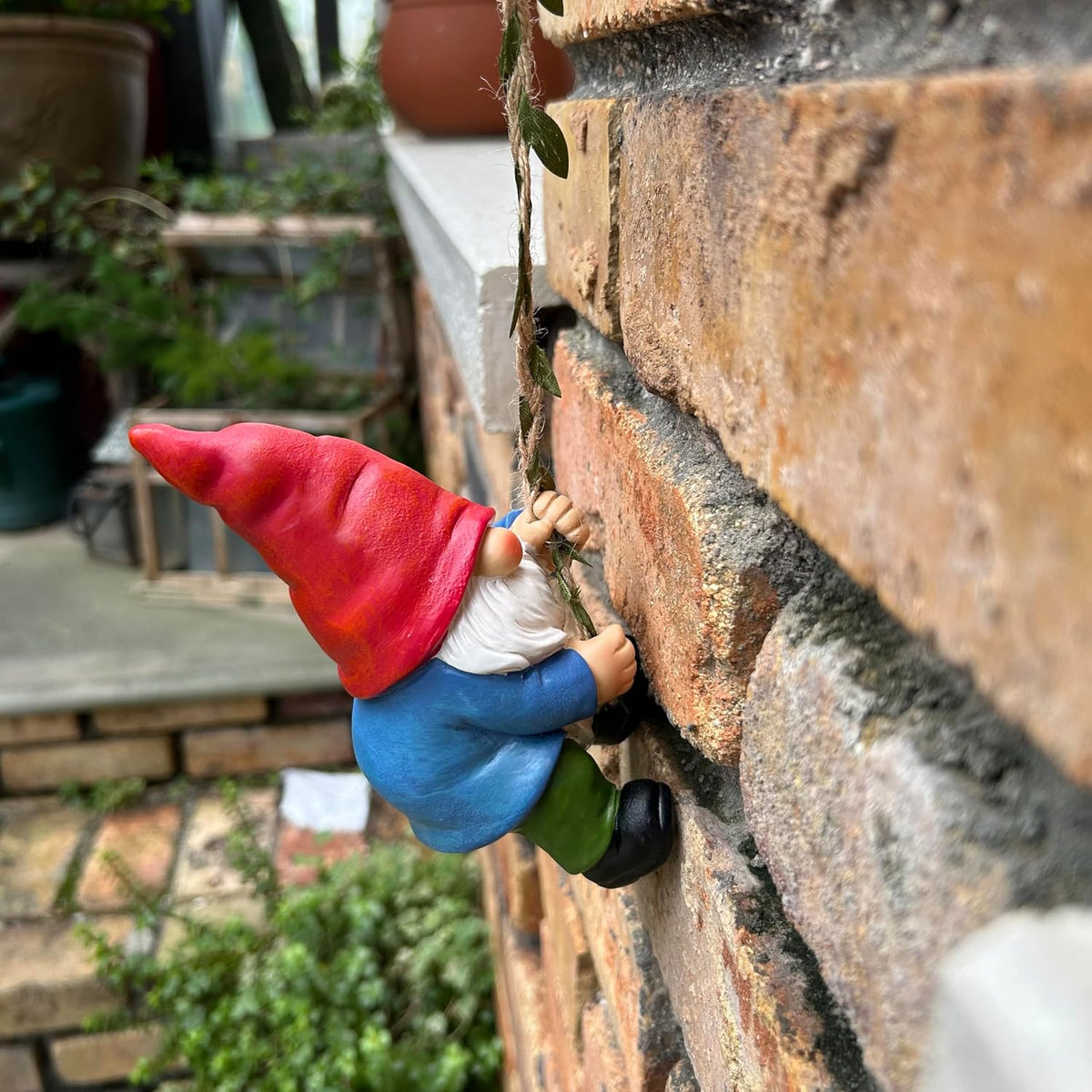 Hanging Gnome Garden Statue Decoration,Climbing Gnomes Statue Figurine Ornament for Indoor Outdoor