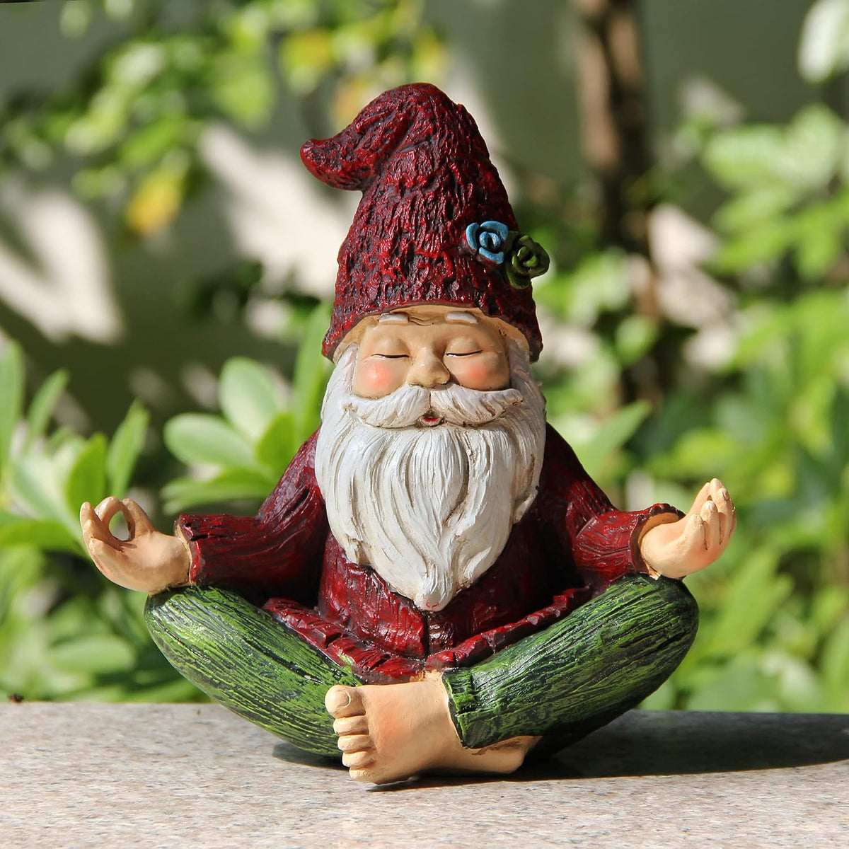 Garden Yoga Gnome Statue, Outdoor Gnomes Figurine with Solar Lights, Knome in Yoga Pose for Garden