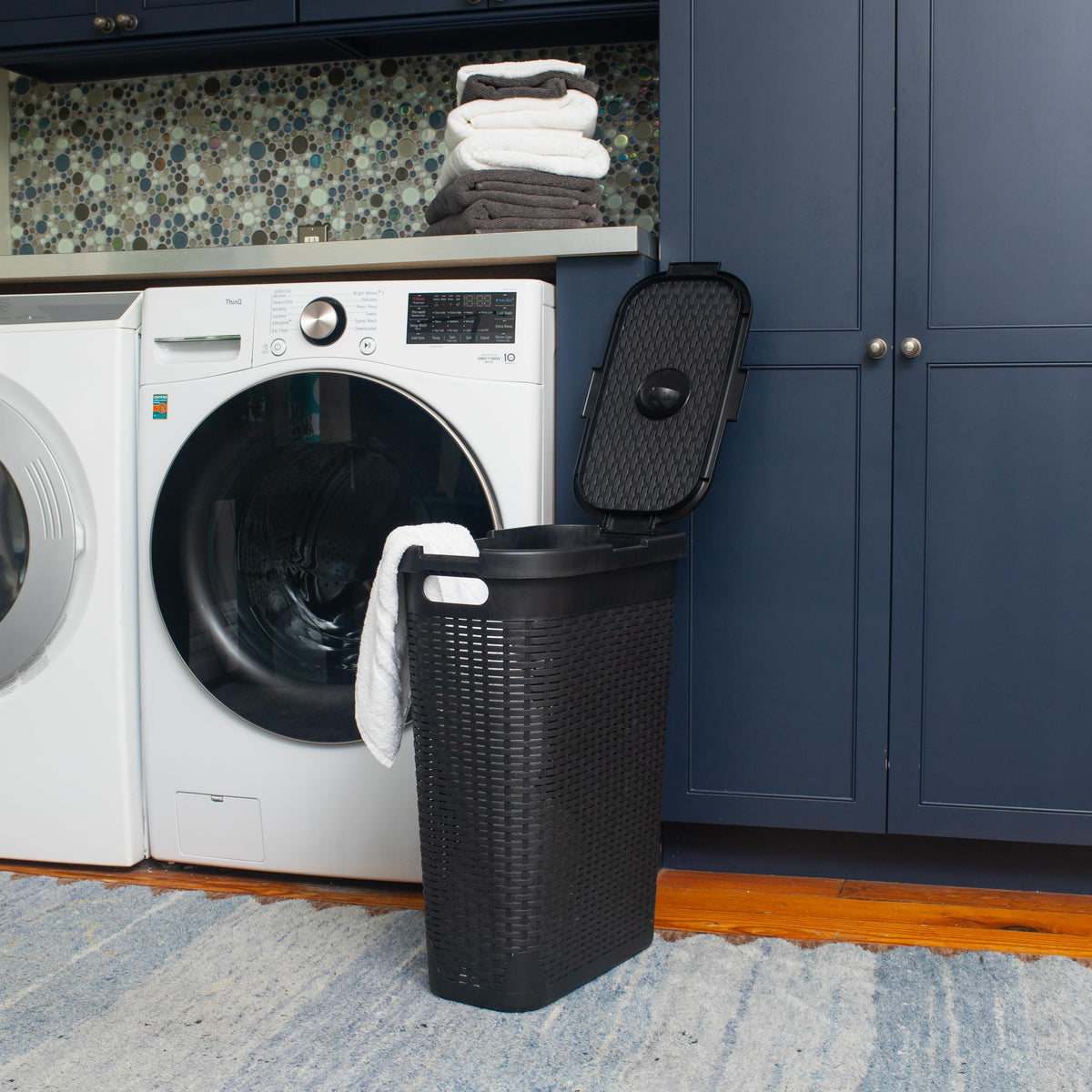 Mind Reader Slim Laundry Hamper with Lid, 40L Clothes Basket, Narrow Tapered Design with Ventilated
