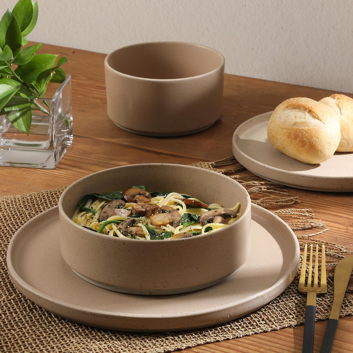Gibson Elite Tatum Premium Porcelain Matte Reactive Glaze 16-Piece (Service for 4) Plates and Bolws