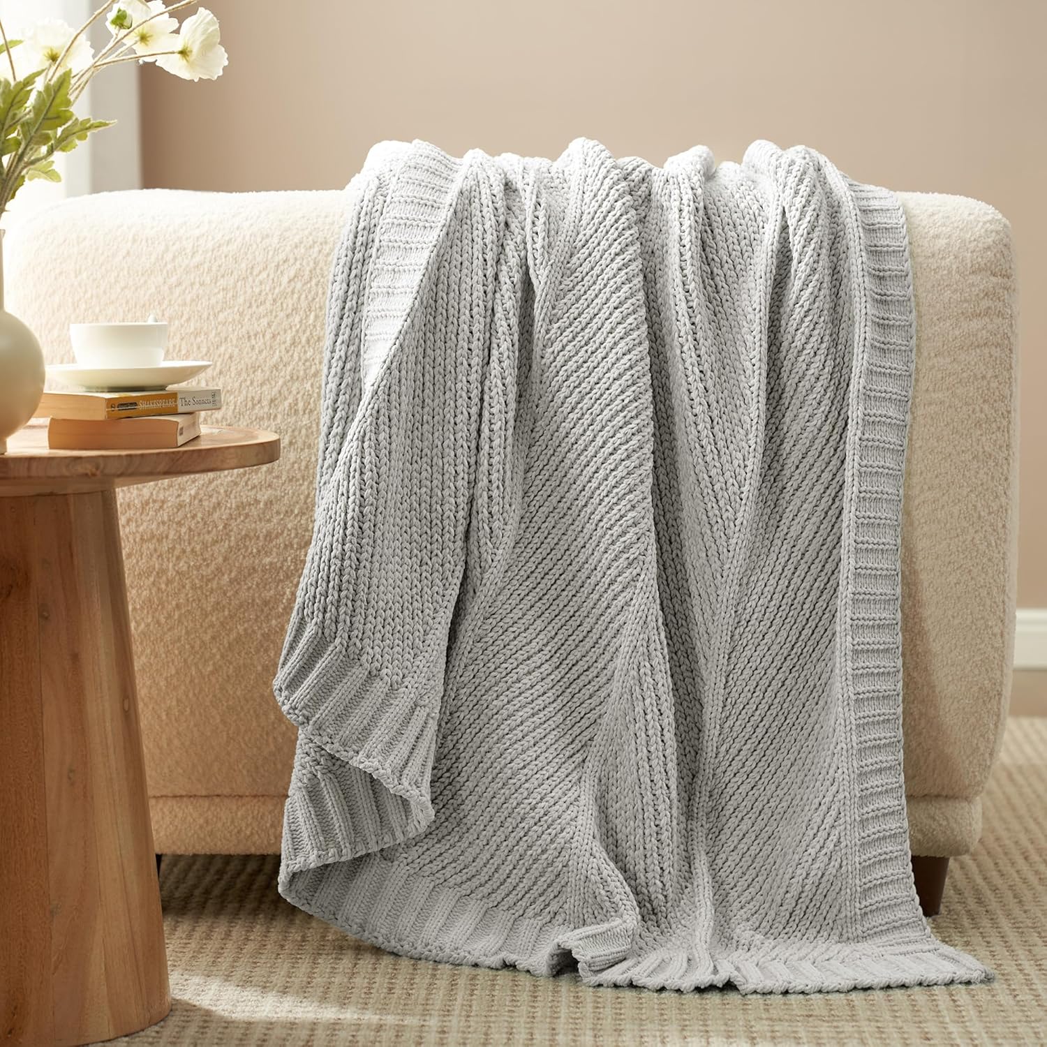 Amélie Home Chenille Knit Throw Blanket for Couch, Chevron Texture Decorative Soft Blanket for