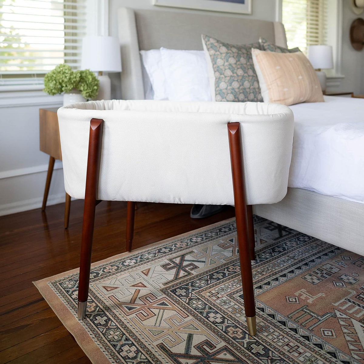 Sova Portable Baby Bassinet, Mid-Century Design with Extra Deep Walls for Newborns and Babies