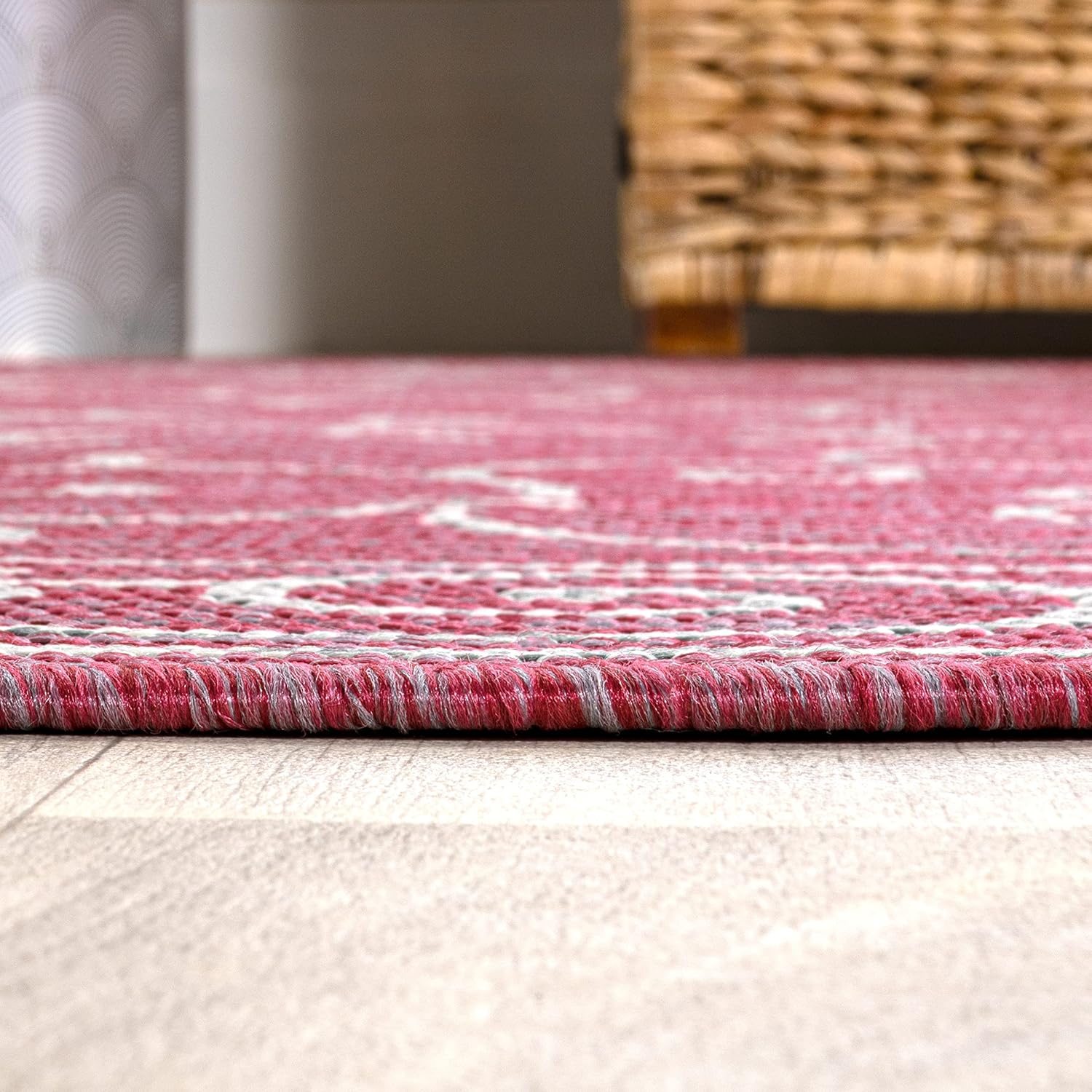 JONATHAN Y Vintage Filigree Indoor Outdoor Round Area Rug 5 Ft Fuchsia/Light Gray, Charleston