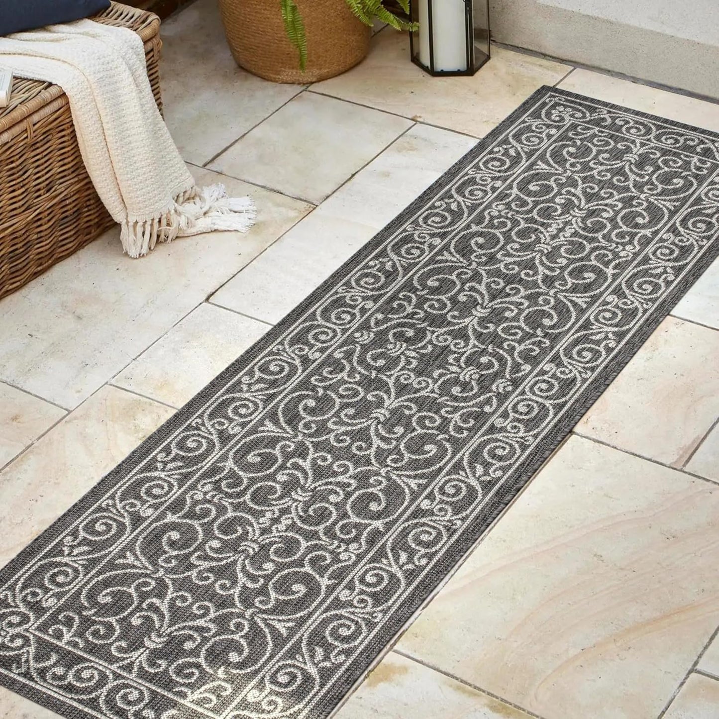 JONATHAN Y Vintage Filigree Indoor Outdoor Runner Rug 2X8 Black/Gray, Charleston Textured Weave for