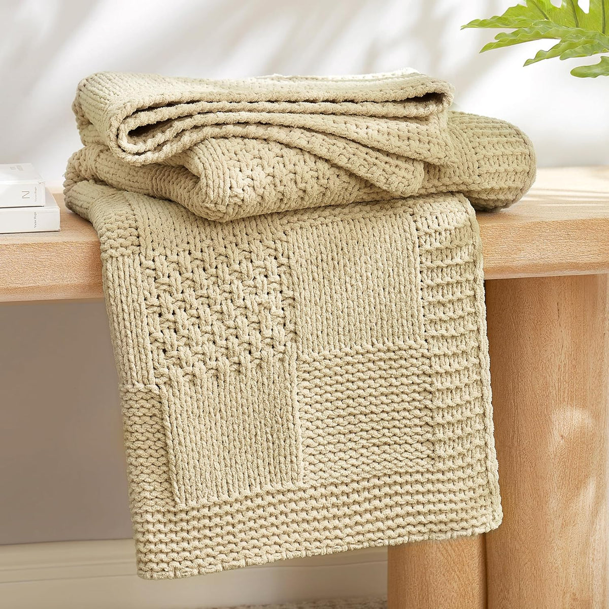 Amélie Home Chenille Knit Throw Blanket for Couch, Checkered Texture Decorative Soft Blanket for