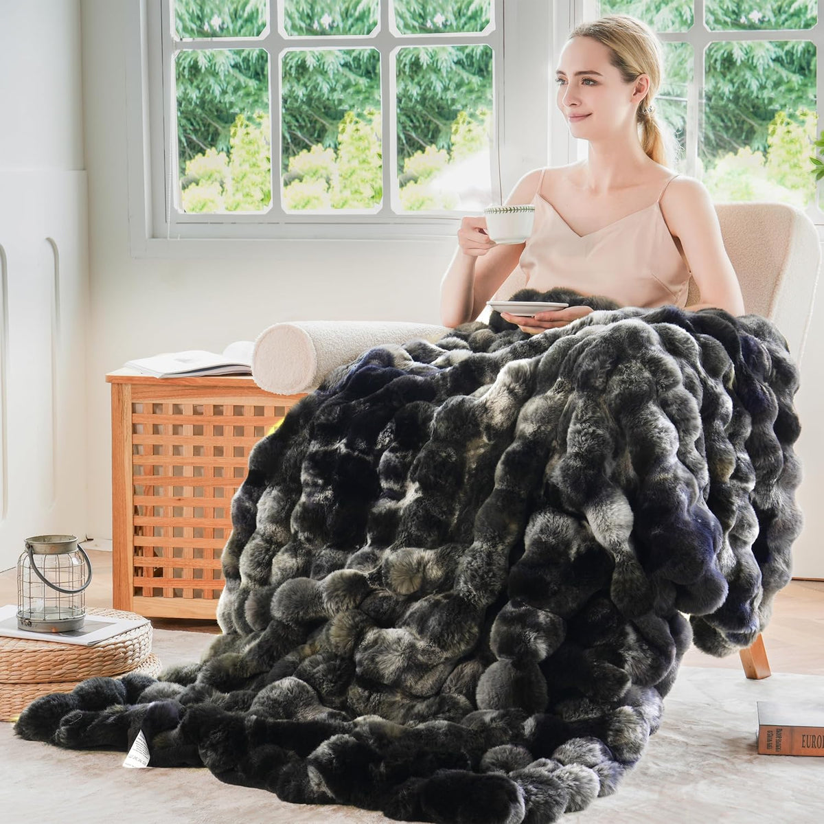 BENVWE Fluffy Faux Fur Throw Blanket for Couch, Soft Plush Thick Cozy Fuzzy Luxury Minky Bubble