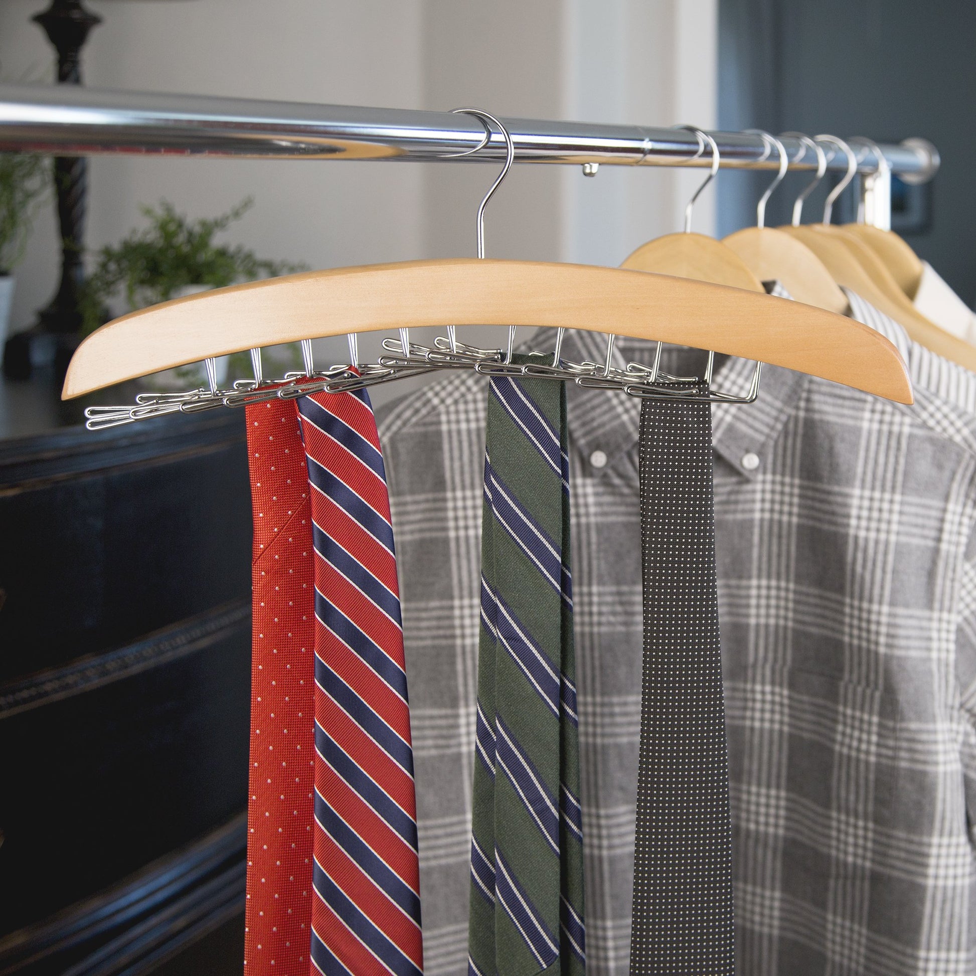 Richards Wooden Tie Rack Hanging Organizer for Mens Closet Accessories, Space Saving Necktie Holder