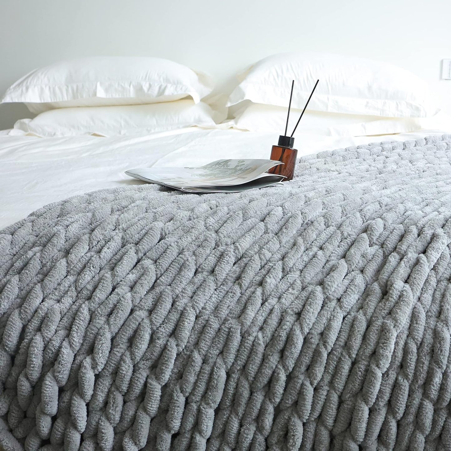 Maetoow Chenille Chunky Knit Blanket Throw （50×60 Inch）, Handmade Warm & Cozy Blanket Couch, Bed