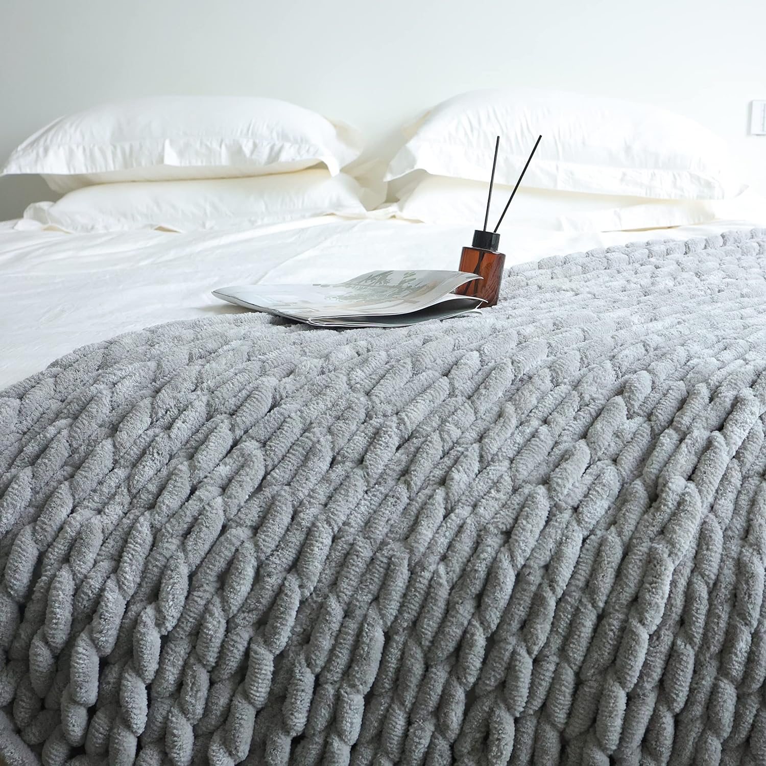 Maetoow Chenille Chunky Knit Blanket Throw （40×50 Inch）, Handmade Warm & Cozy Blanket Couch, Bed