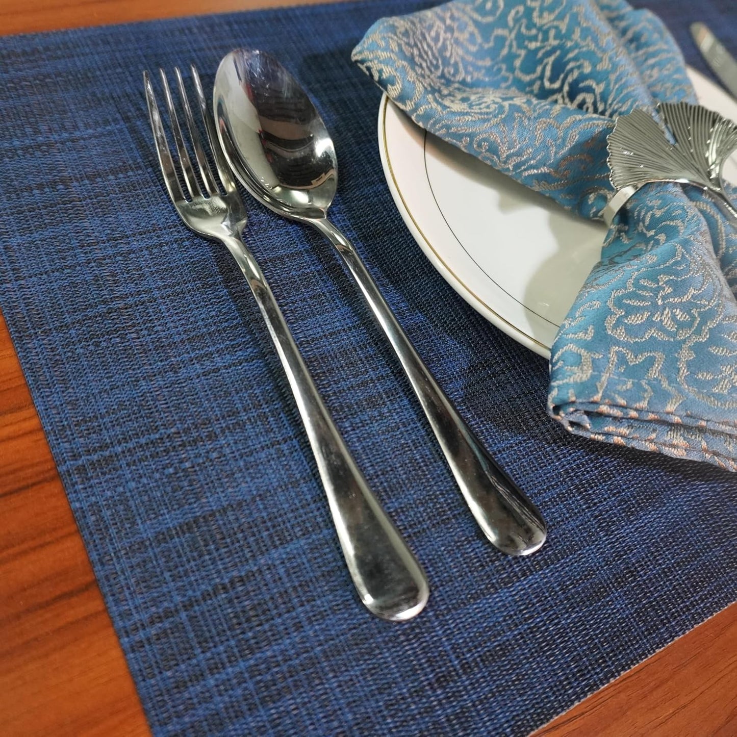 WAZAIGUR Placemats Set of 4 for Dining Table Heat-Resistant Washable Place Mats Woven Vinyl Kitchen