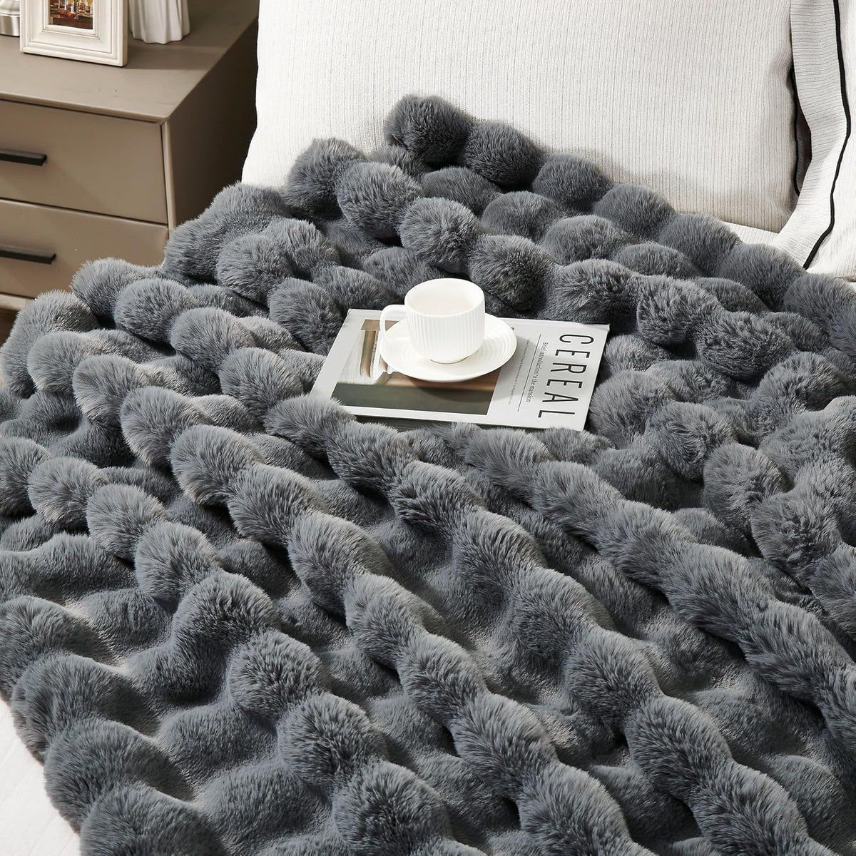 DREAMNINE Large Soft Thick Fuzzy Bubble Faux Rabbit Fur Bed Blanket Queen Size 80" x 90",Reversible