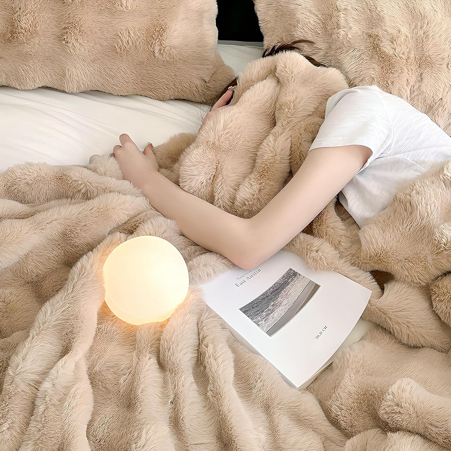 UKELER Camel Fleece Throw Blanket for Couch Faux Fur Throw Blanket Fluffy Blankets and Throws for