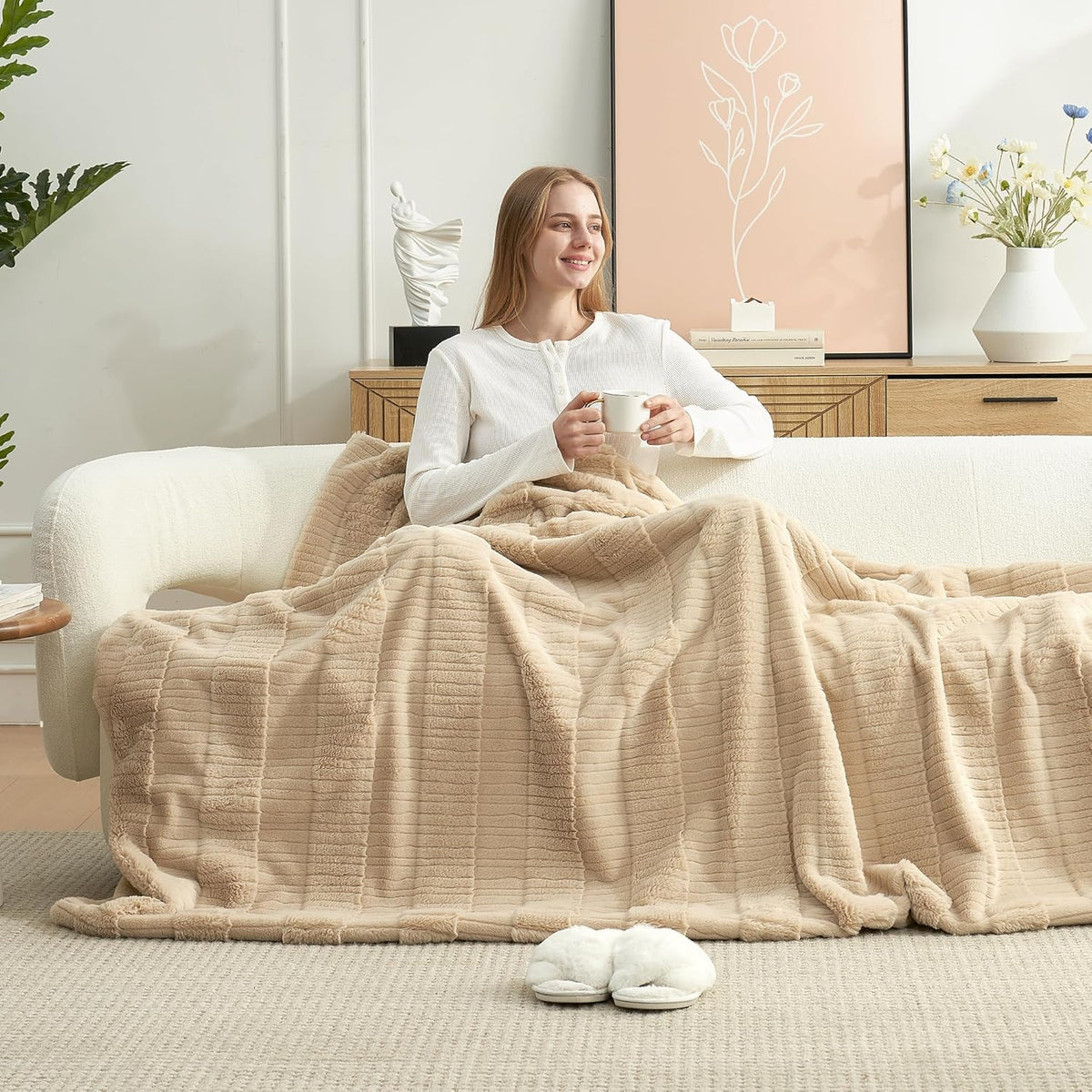 Amélie Home Luxury Striped Faux Fur Throw Blanket for Couch, Embossed Split Fur Cozy Fuzzy Fluffy