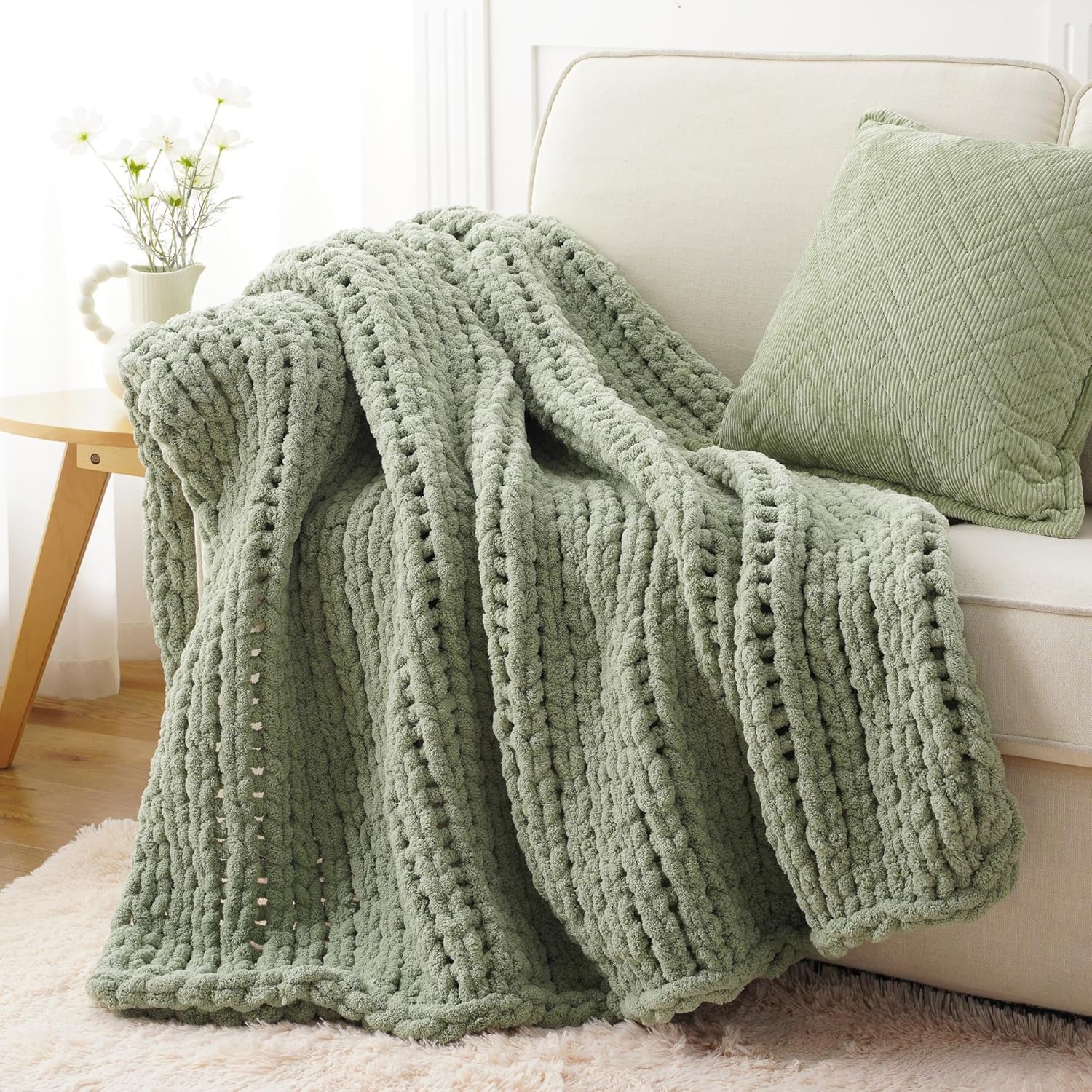 Battilo Chunky Knit Throw Blanket, Soft and Thick Chenille Throw Blanket, 50"x60" Handmade Cable