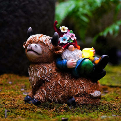 Garden Gnomes Decor Outdoor Statues Gnome on Highland Cow Hold Solar Cup Light Outdoor Decorations