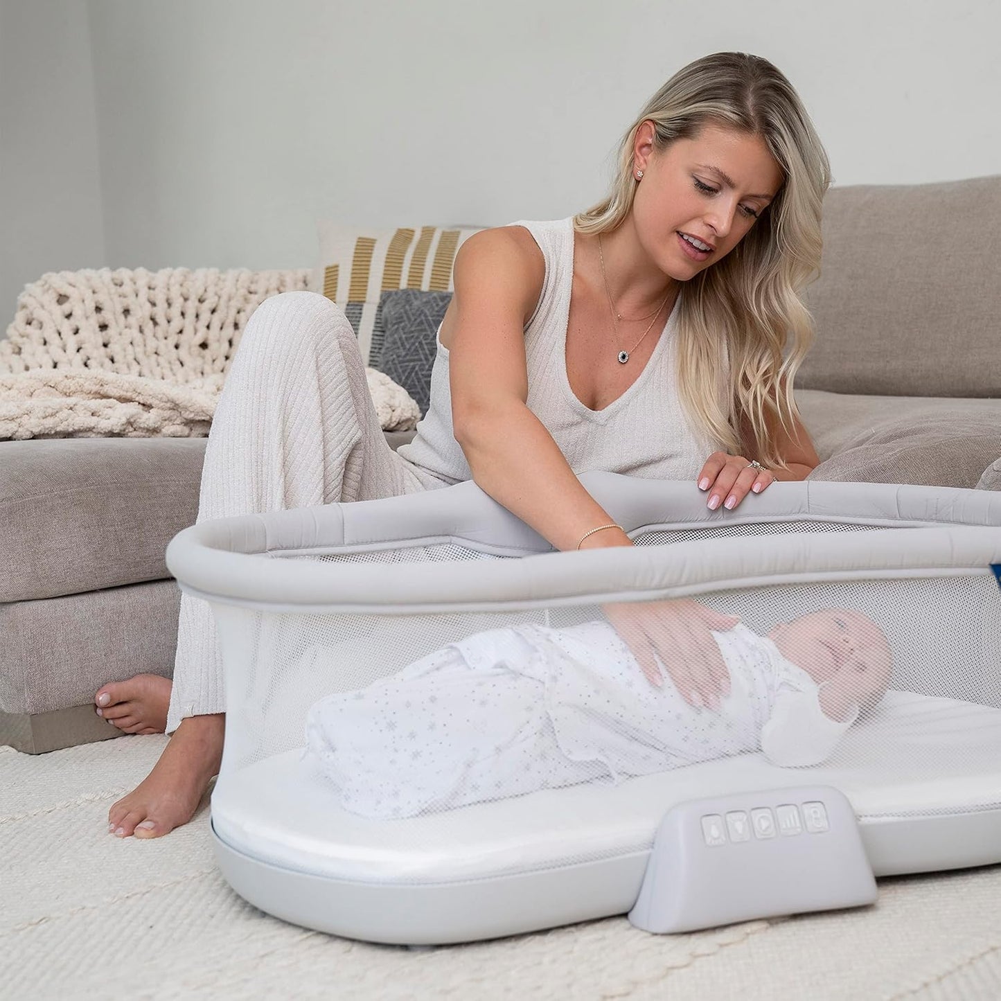 HALO BassiNest Soothing Swivel Sleeper 3.0S – Over-Bed Baby Bassinet with 360 Rotation, Adjustable