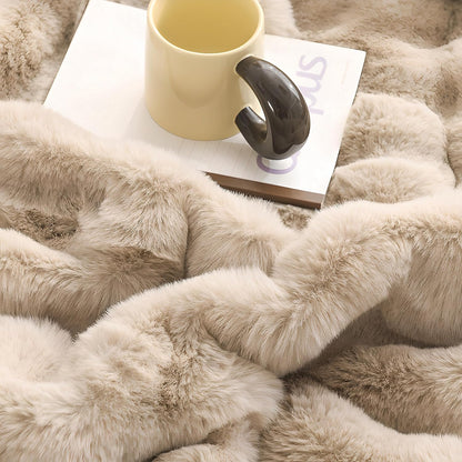 UKELER Camel Fleece Throw Blanket for Couch Faux Fur Throw Blanket Fluffy Blankets and Throws for