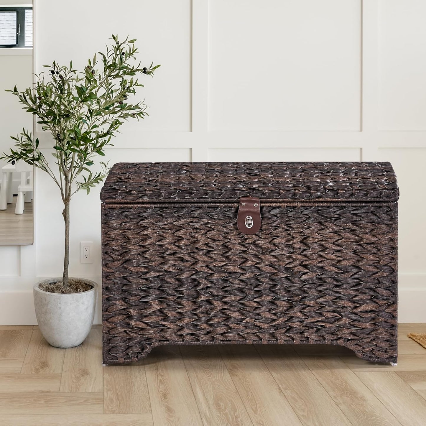 Handwoven Storage Basket with Lid, 178L Plastic Rattan Storage Bin, Leather Buckle & Metal Frame