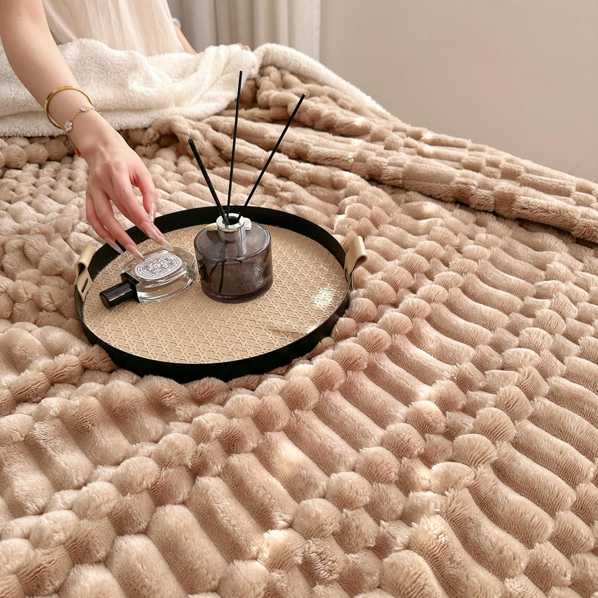 UKELER Sherpa Throw Blanket 60 × 80 inch, 470 GSM Striped Sherpa Fleece Blanket for All Season