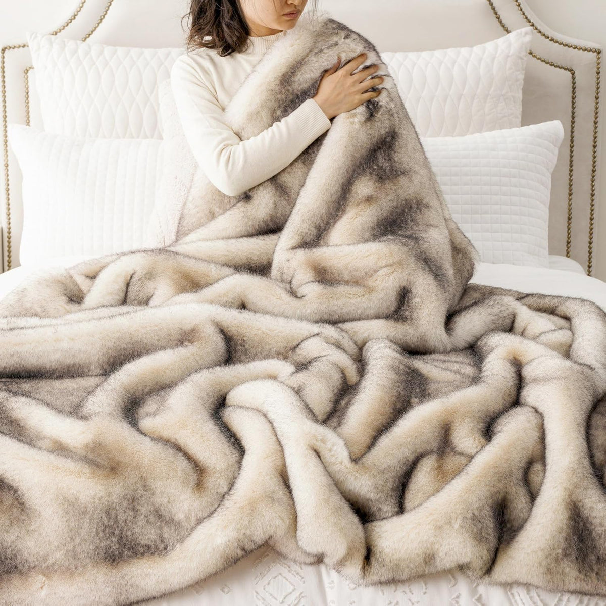 BATTILO HOME Luxury Fluffy Faux Fur Throw Blanket, Cozy Soft Warm Fur Blanket for Couch, Sofa