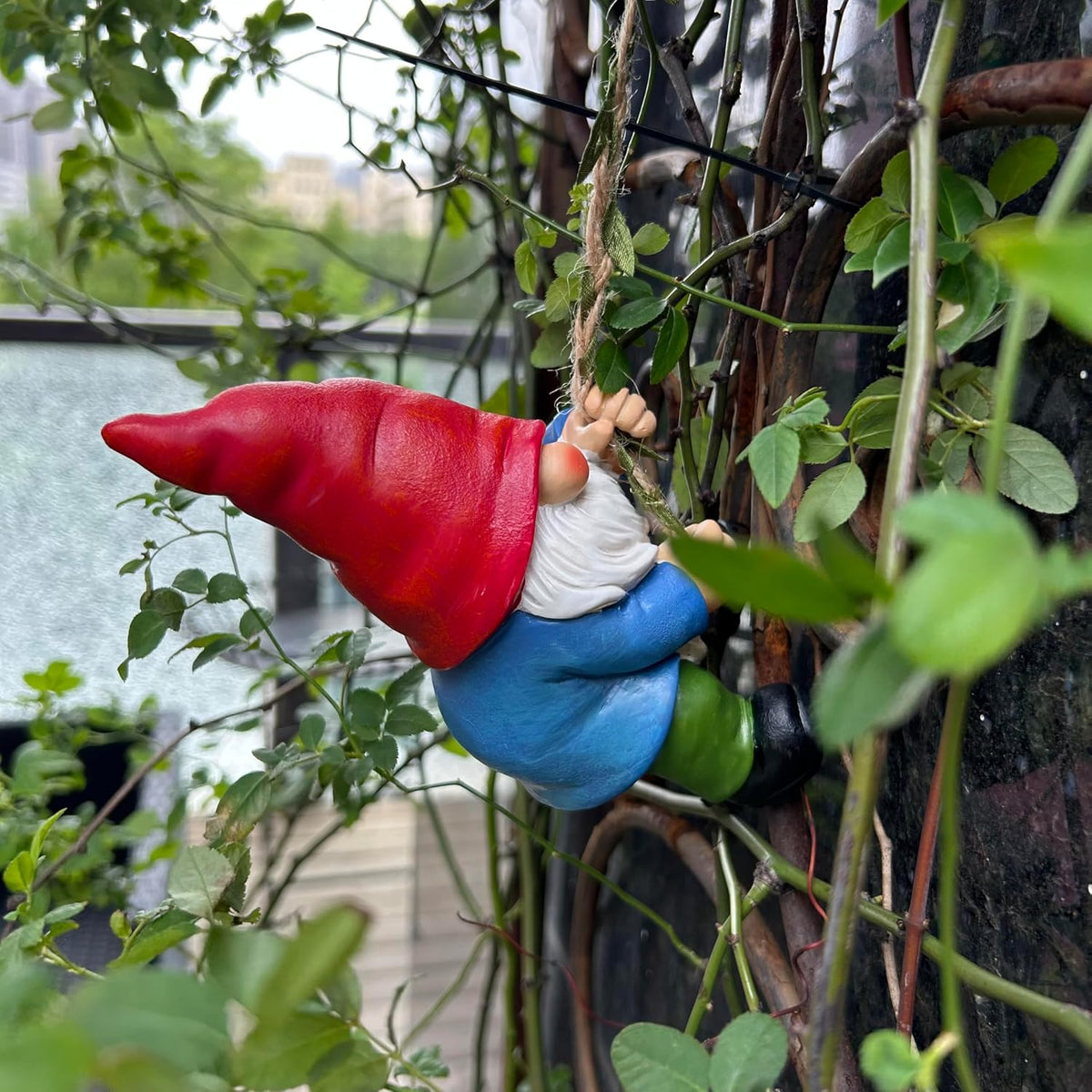 Hanging Gnome Garden Statue Decoration,Climbing Gnomes Statue Figurine Ornament for Indoor Outdoor