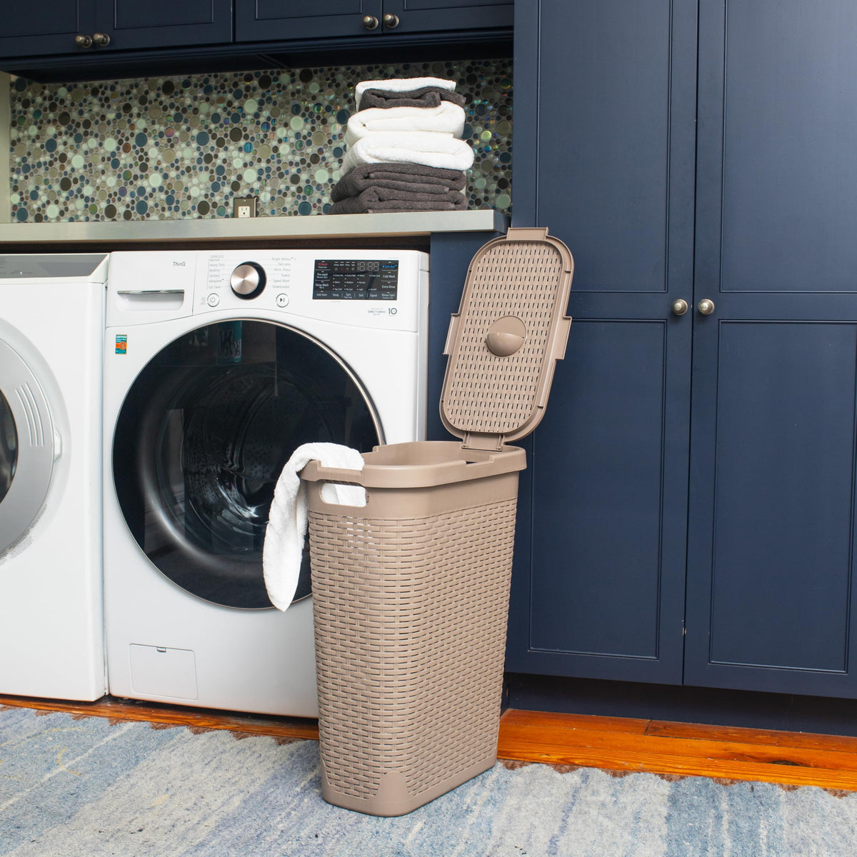 Mind Reader Slim Laundry Hamper with Lid, 40L Clothes Basket, Narrow Tapered Design with Ventilated