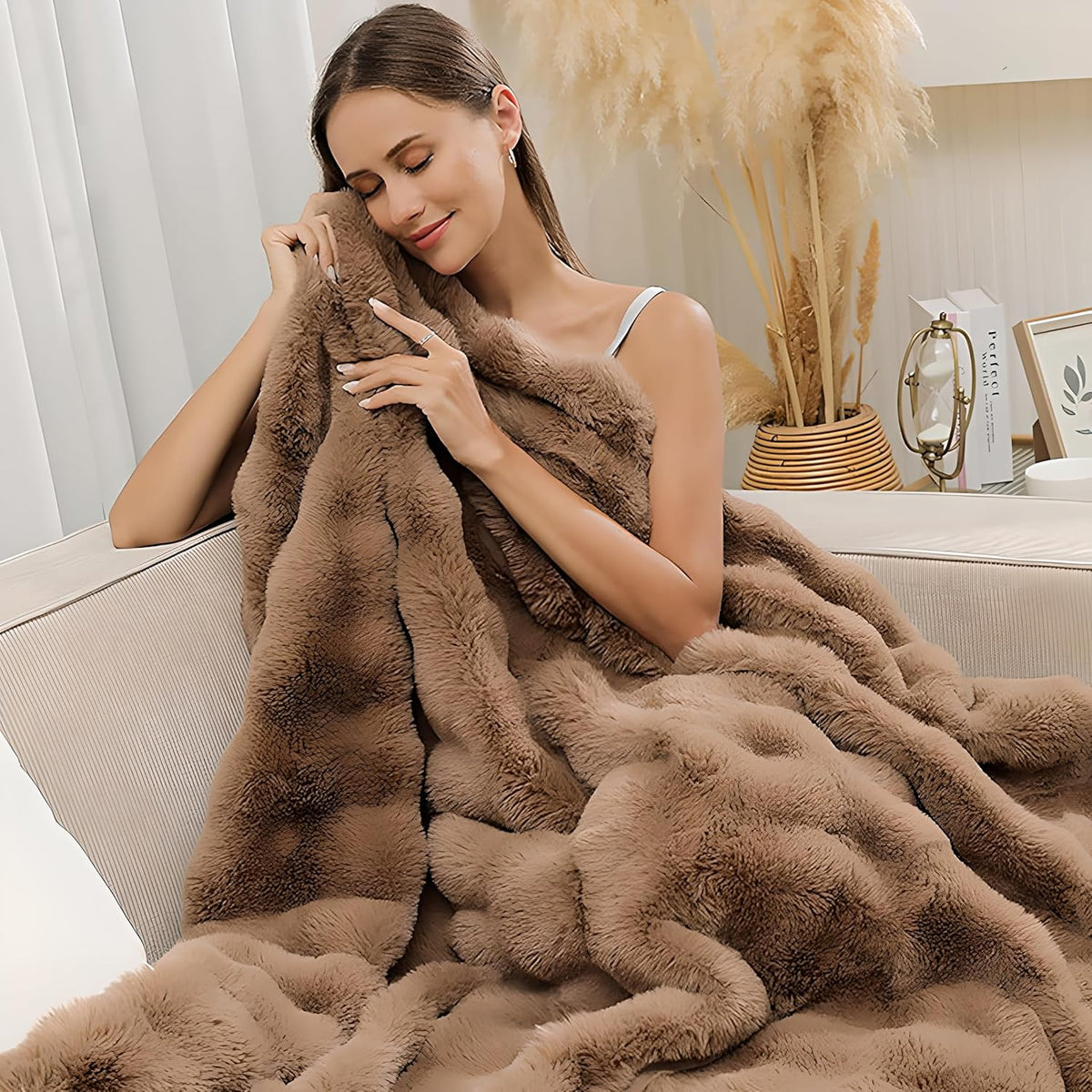 UKELER Soft Faux Fur Throw Blanket Solid Reversible Shaggy Blanket Plush Thick Fluffy Blankets