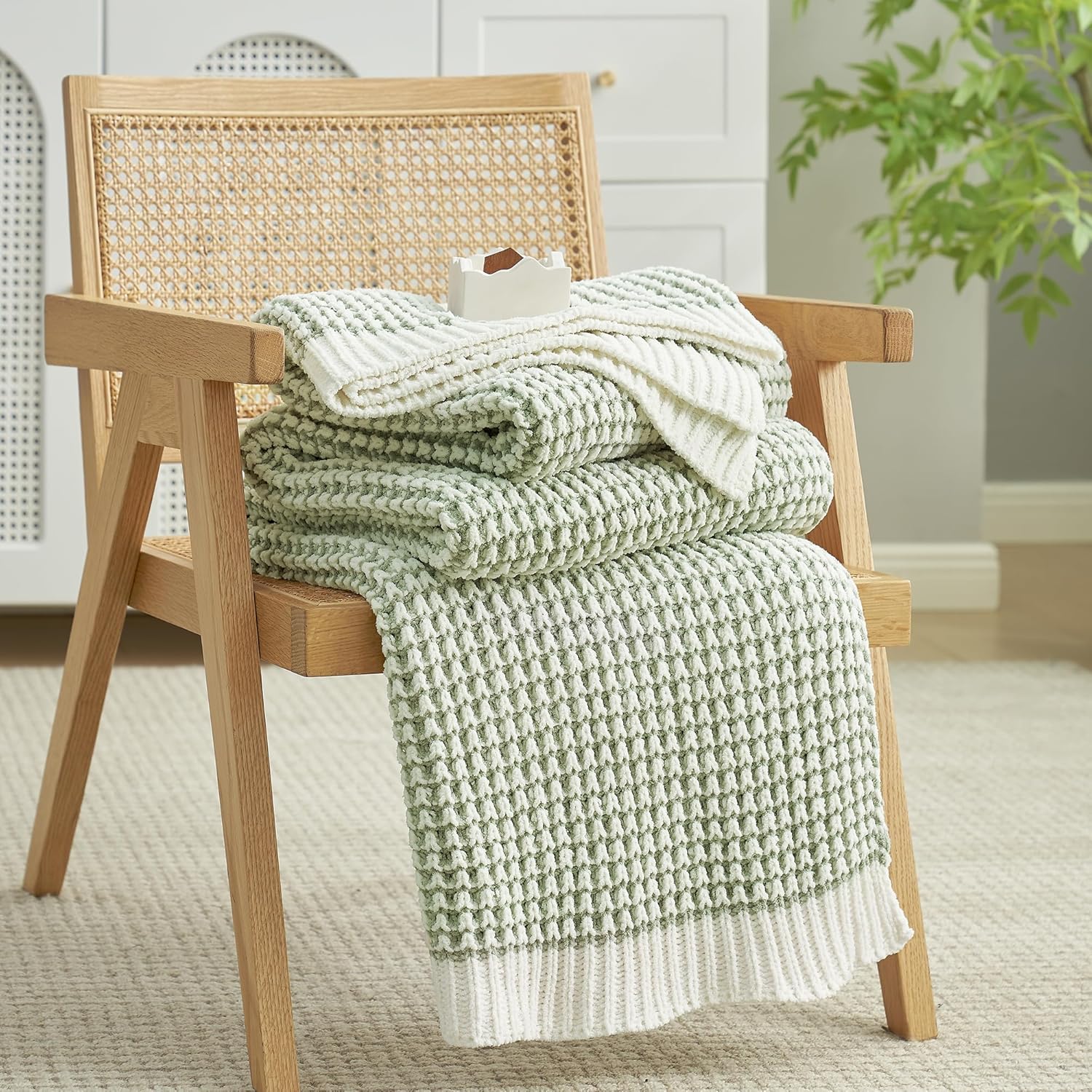 Amélie Home Chenille Waffle Throw Blanket for Couch, Reversible Pineapple Stitch Knit Soft Cozy
