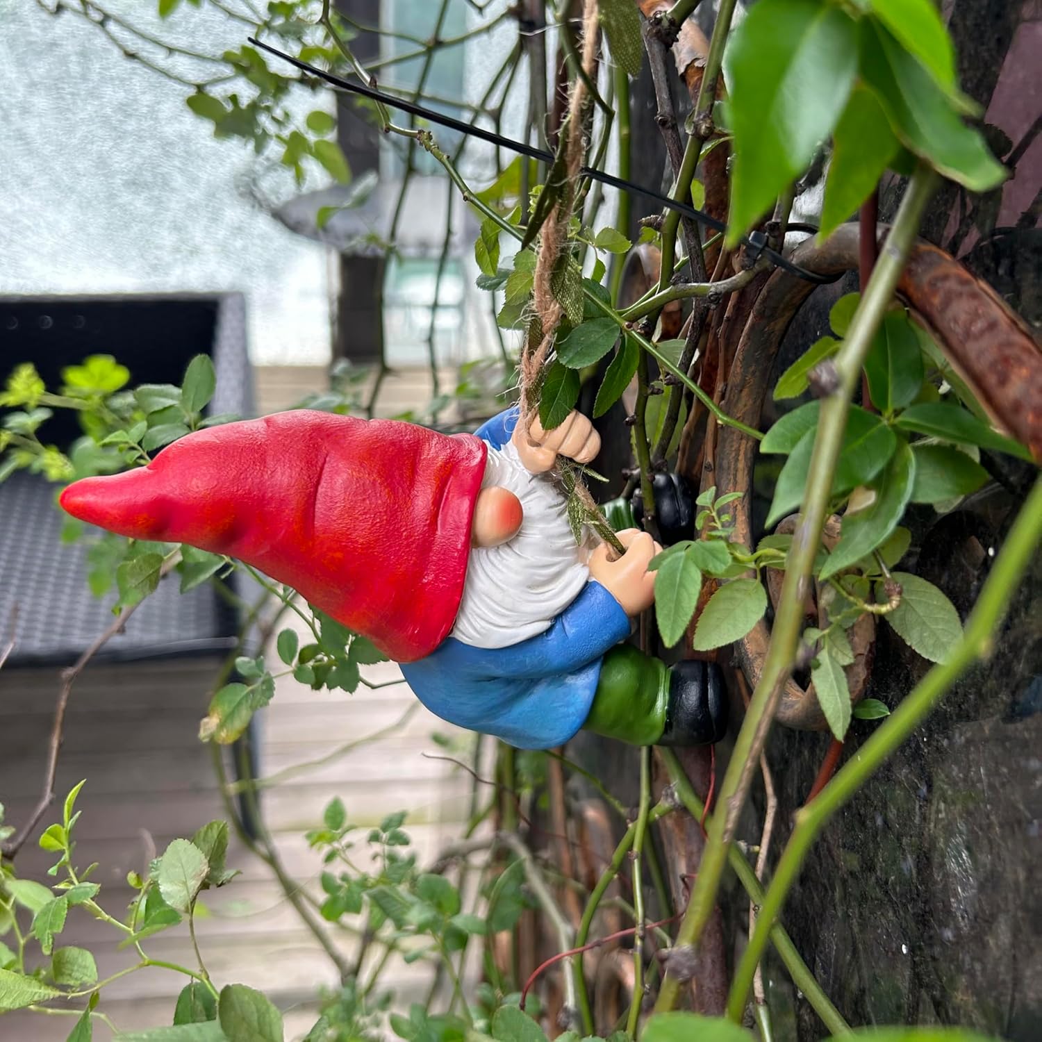 Hanging Gnome Garden Statue Decoration,Climbing Gnomes Statue Figurine Ornament for Indoor Outdoor