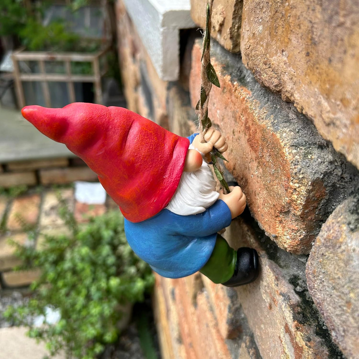Hanging Gnome Garden Statue Decoration,Climbing Gnomes Statue Figurine Ornament for Indoor Outdoor