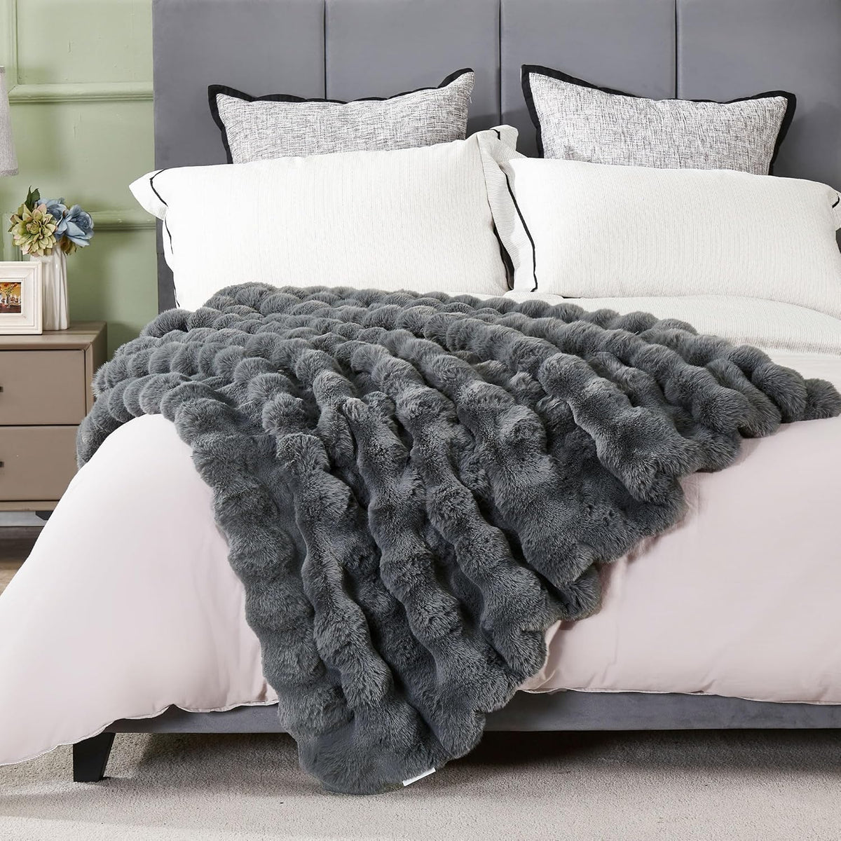 DREAMNINE Large Soft Thick Fuzzy Bubble Faux Rabbit Fur Bed Blanket Queen Size 80" x 90",Reversible